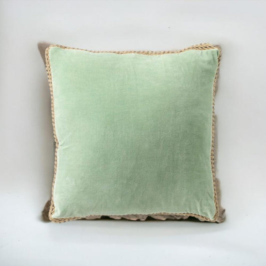 MANOE - Sierkussen 45x45 cm - effen kleur - met rand van jute - Cameo Green - licht groen Kussen Dutch Decor